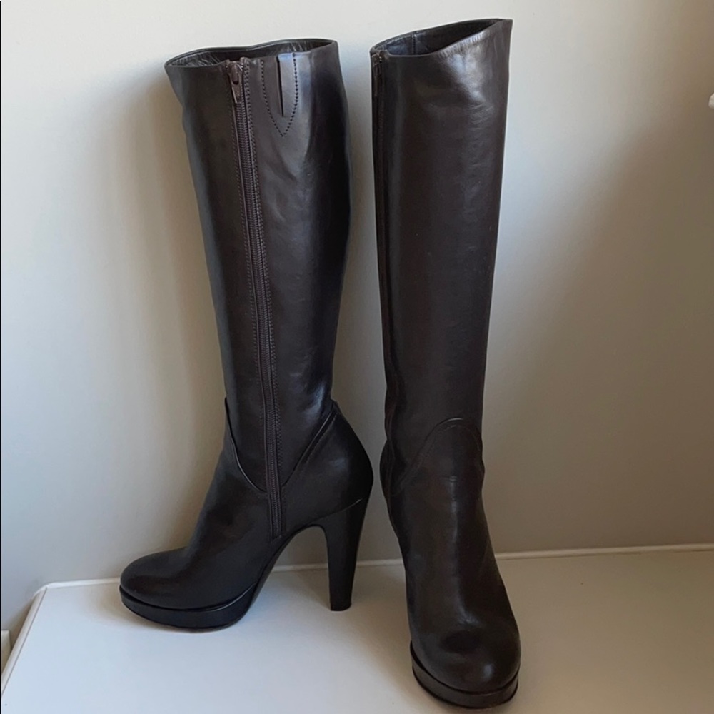 Brown leather boots, made in Italy.